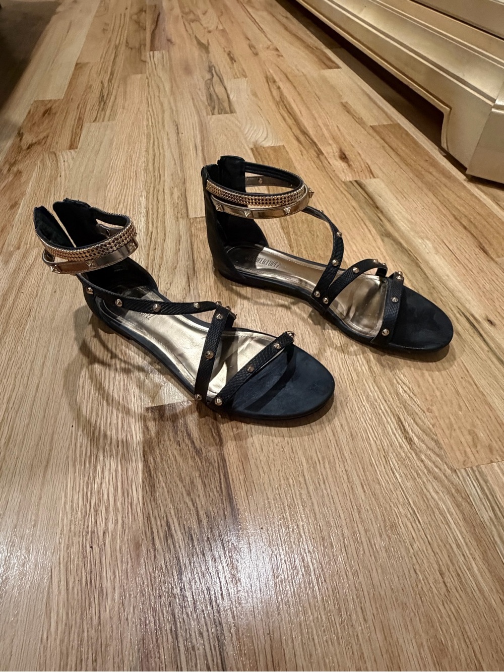 Jennifer Lopez Black Gladiator Sandals with Gold Accents.  Size 8